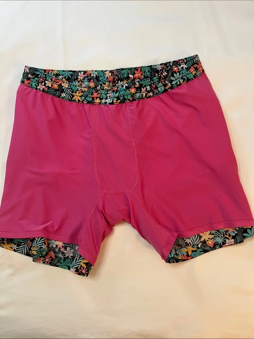 Chubbies 5.5 Inch The Bloomerangs Black Floral Toucan Pink Lined Swim Trunks XL